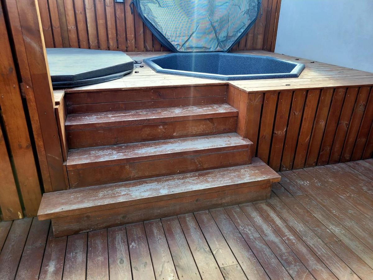 Ak Rentals, With Hot Tubs Akureyri Luaran gambar